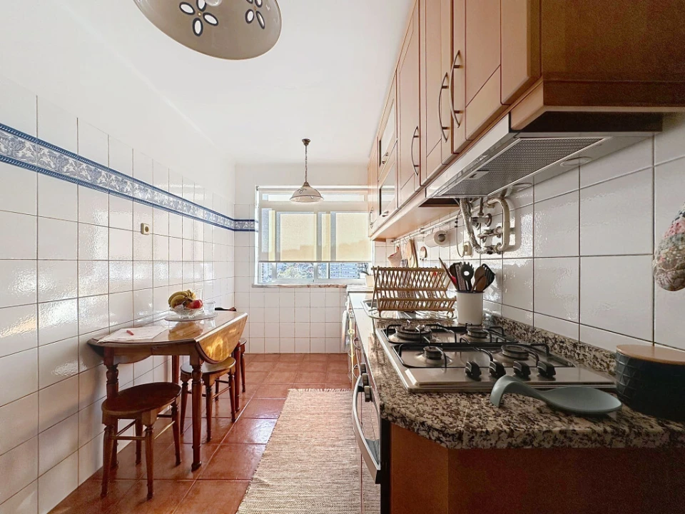 Apartamento T1 para Venda em Santo Antonio dos Olivais Foto 4