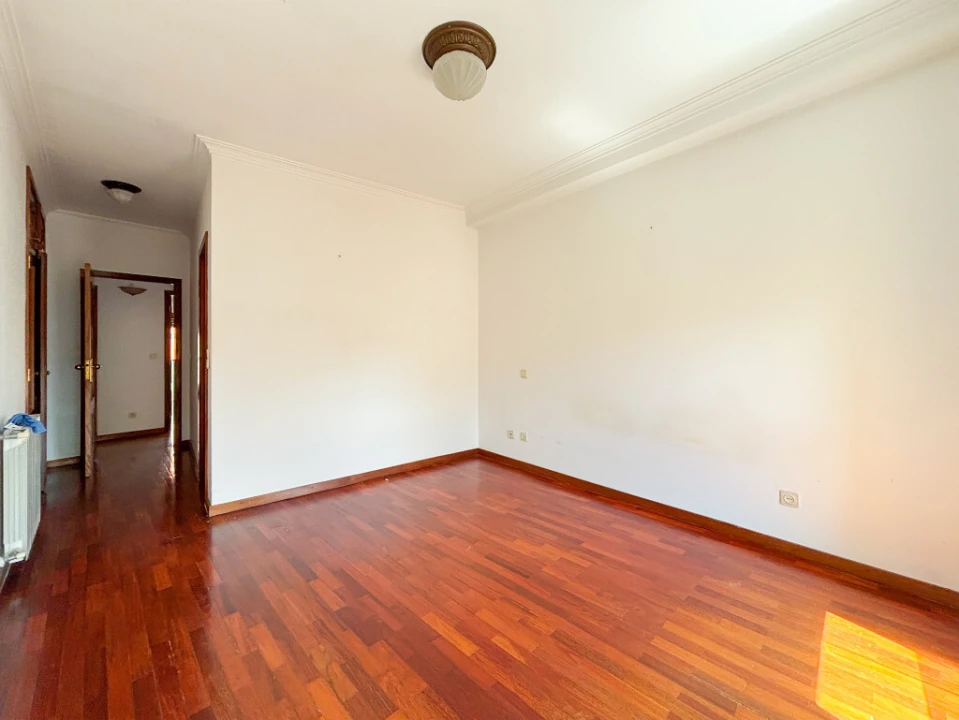 Apartamento T3 para Venda em Santo Antonio dos Olivais Foto 11