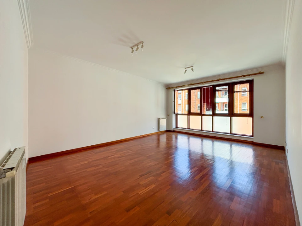 Apartamento T3 para Venda em Santo Antonio dos Olivais Foto 1