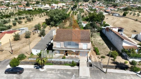Moradia T4 para Venda em Carregueira