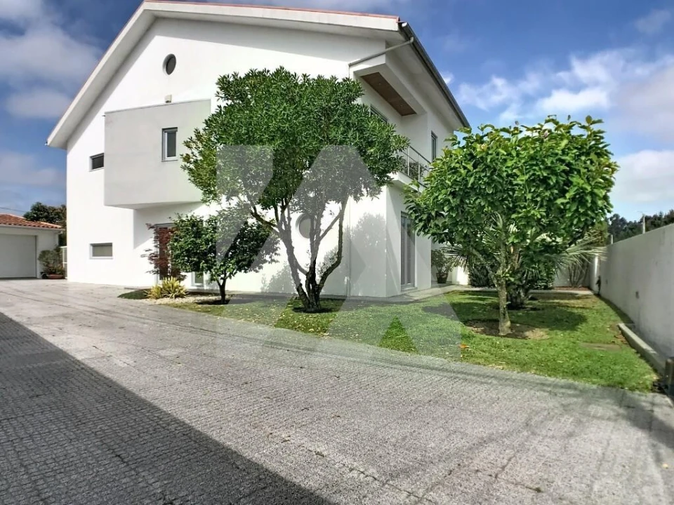 Moradia T5 para Venda em Ovar, São João, Arada e São Vicente de Pereira Jusã Foto 1
