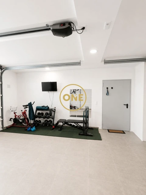 Moradia T4 para Venda em Miragaia e Marteleira