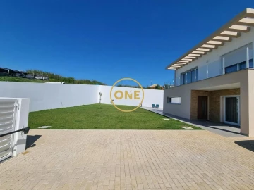 Moradia T4 para Venda em Miragaia e Marteleira