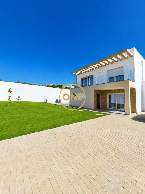 Moradia T4 para Venda em Miragaia e Marteleira