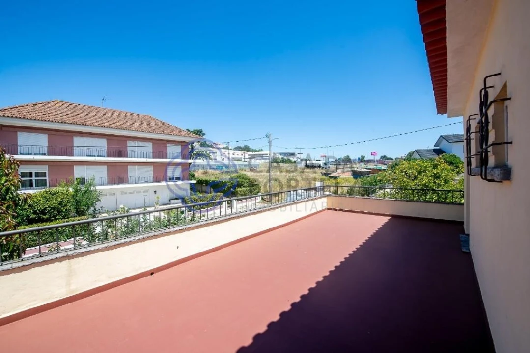 Moradia T4 para Venda em Barcarena Foto 12