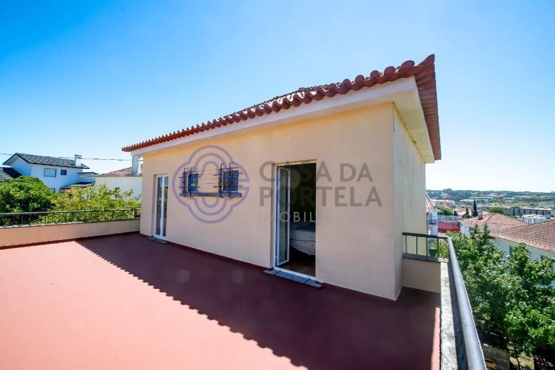 Moradia T4 para Venda em Barcarena Foto 11