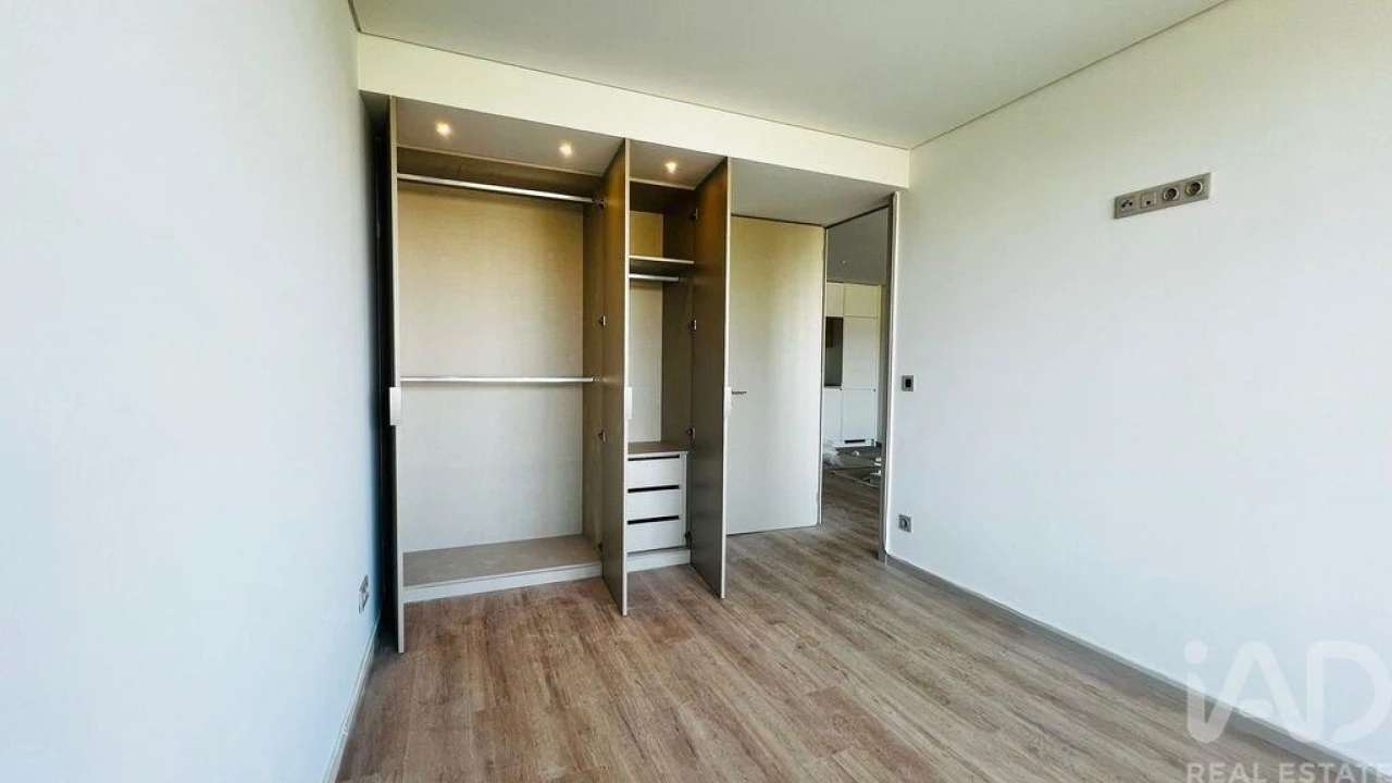 Apartamento T1 para Venda em Mafamude e Vilar do Paraíso Foto 17