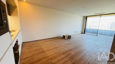 Apartamento T1 para Venda em Mafamude e Vilar do Paraíso