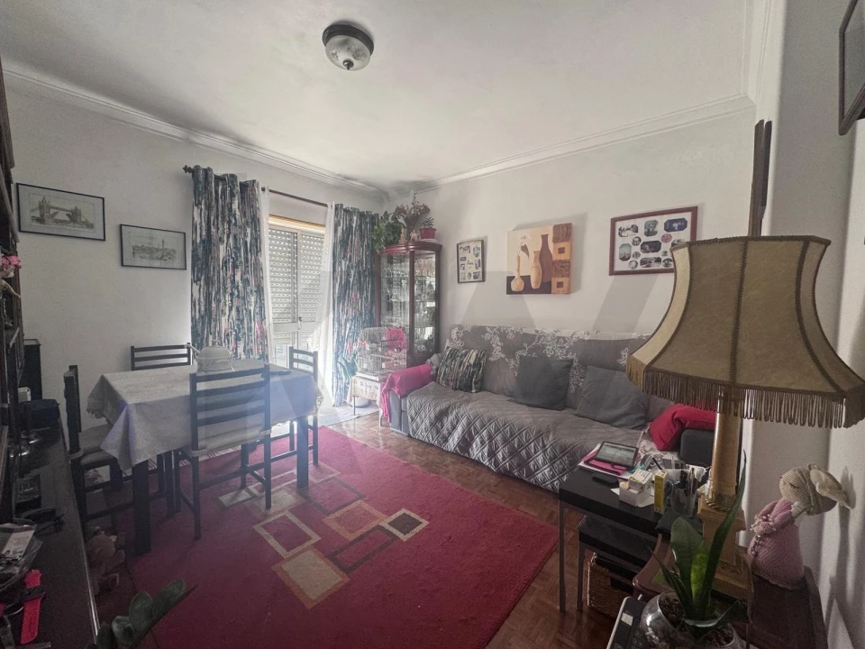 Apartamento T2 para Venda em Queluz e Belas Foto 1