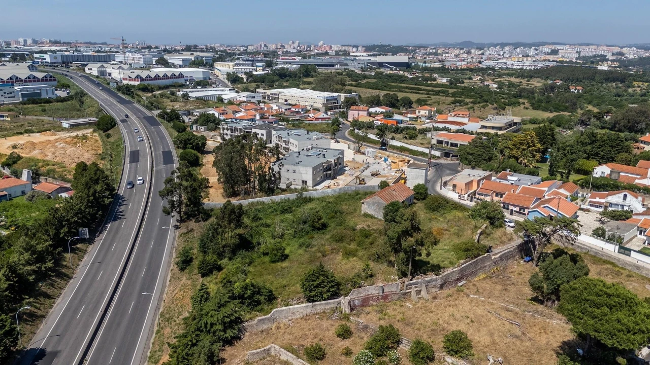 Moradia T1 para Venda em Rio de Mouro Foto 3