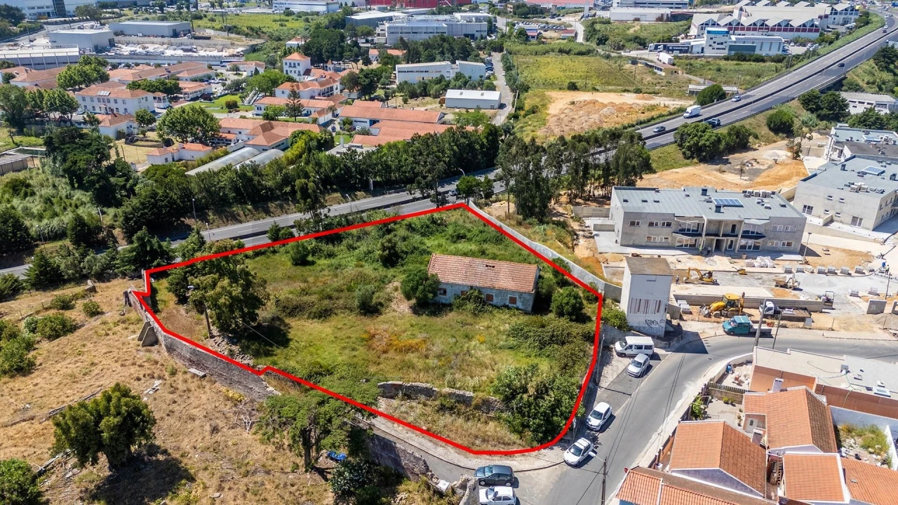 Moradia T1 para Venda em Rio de Mouro Foto 1