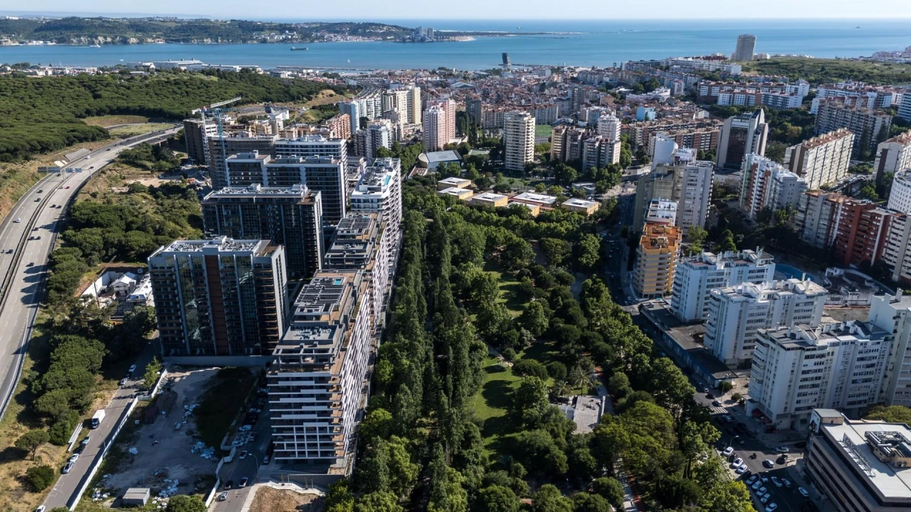 Apartamento T4 para Venda em Algés, Linda-A-Velha e Cruz Quebrada-Dafundo Foto 2