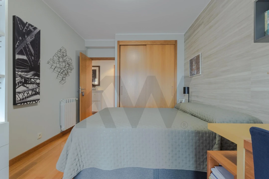 Apartamento T4 para Venda em Ramalde Foto 12