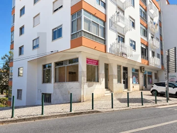 Loja para Venda em Queluz e Belas