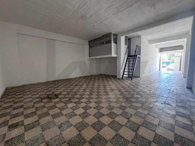 Armazém para Venda em Massamá e Monte Abraão Foto 4
