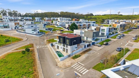 Moradia T3 para Venda em Queluz e Belas
