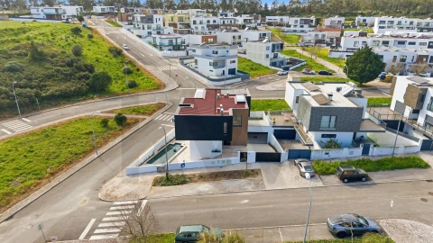 Moradia T3 para Venda em Queluz e Belas