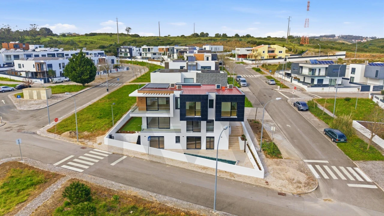 Moradia T3 para Venda em Queluz e Belas Foto 1