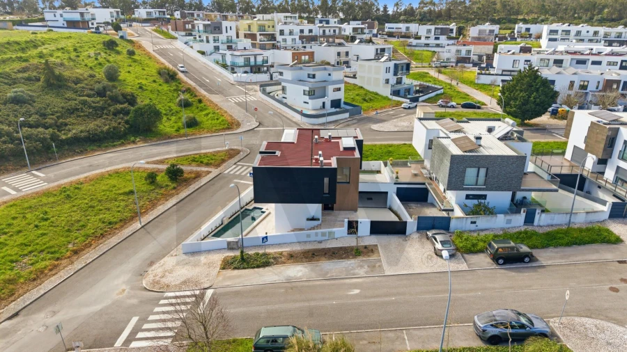 Moradia T3 para Venda em Queluz e Belas Foto 109