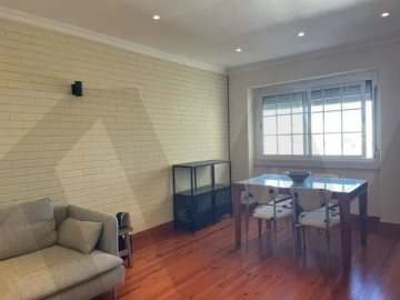 Apartamento T2 para Arrendamento em Penha de França