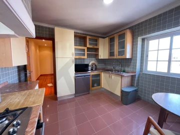Apartamento T2 para Arrendamento em Penha de França