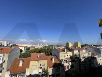 Apartamento T2 para Arrendamento em Penha de França