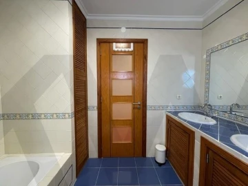 Apartamento T2 para Arrendamento em Penha de França