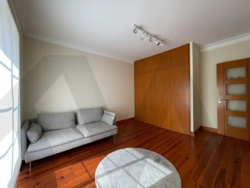 Apartamento T2 para Arrendamento em Penha de França