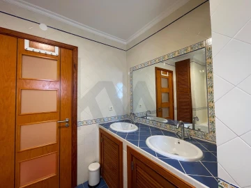 Apartamento T2 para Arrendamento em Penha de França