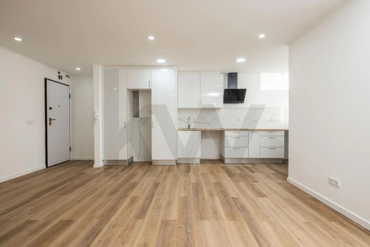 Apartamento T2 para Venda em Odivelas Foto 8