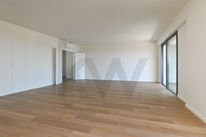Apartamento T4 para Venda em Algés, Linda-A-Velha e Cruz Quebrada-Dafundo