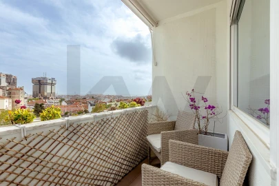 Apartamento T3 para Venda em Campolide