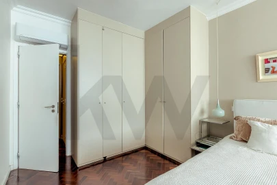 Apartamento T3 para Venda em Campolide