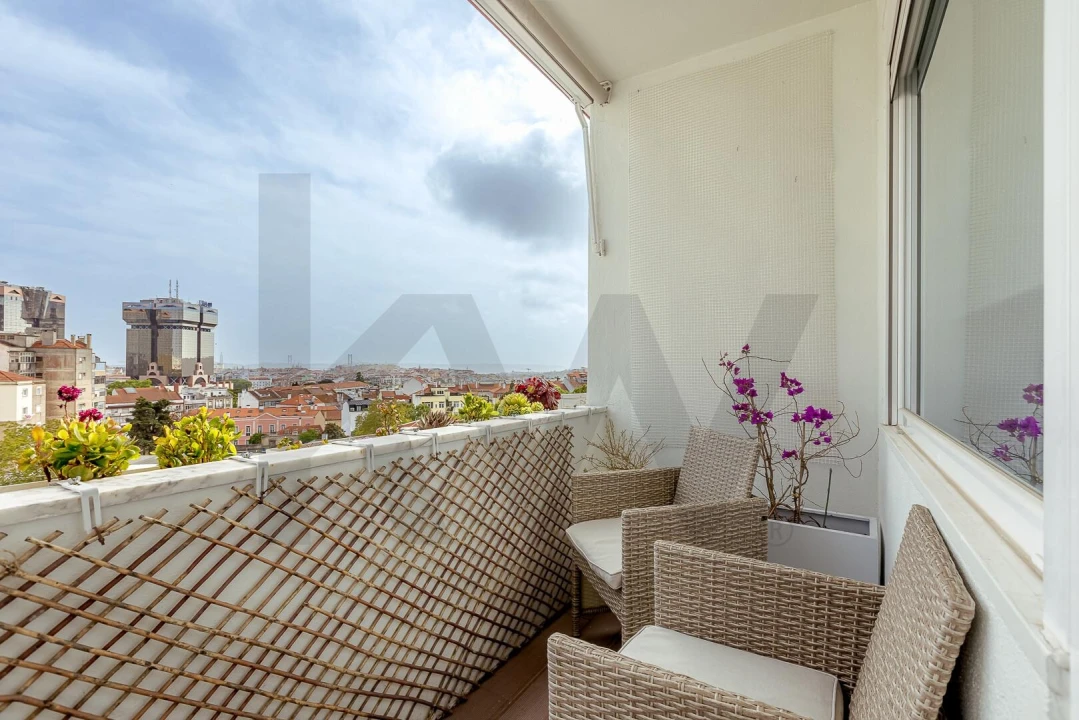 Apartamento T3 para Venda em Campolide Foto 1