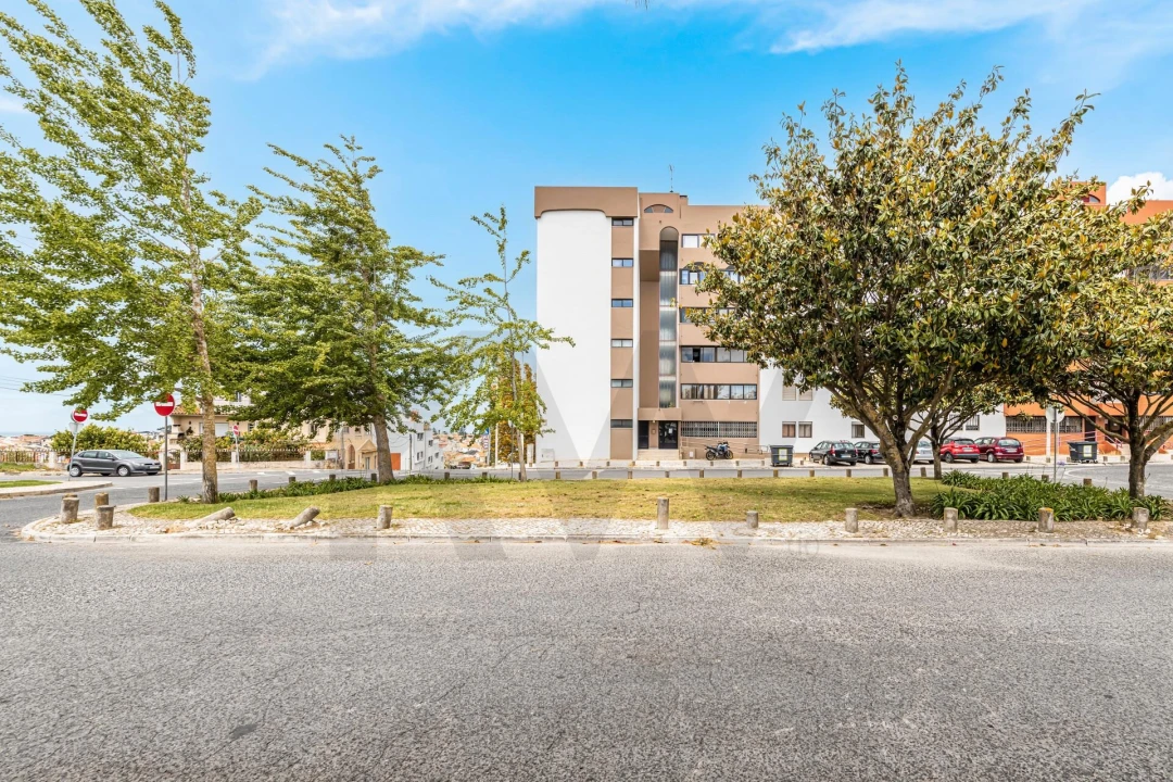 Apartamento T2 para Venda em São Domingos de Rana Foto 4