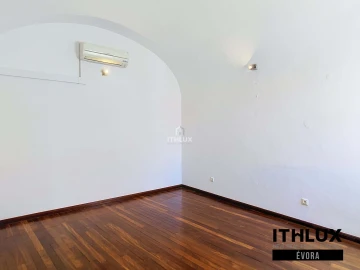 Moradia T4 para Venda em Évora (São Mamede, Sé, São Pedro e Santo Antão)