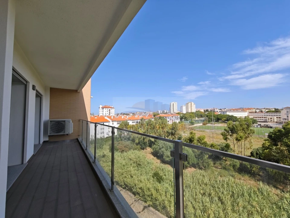 Apartamento T3 para Venda em Carcavelos e Parede Foto 1