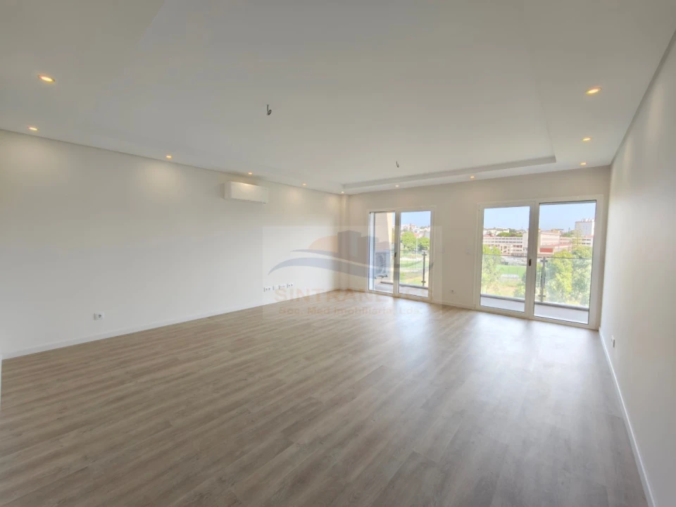 Apartamento T3 para Venda em Carcavelos e Parede Foto 5