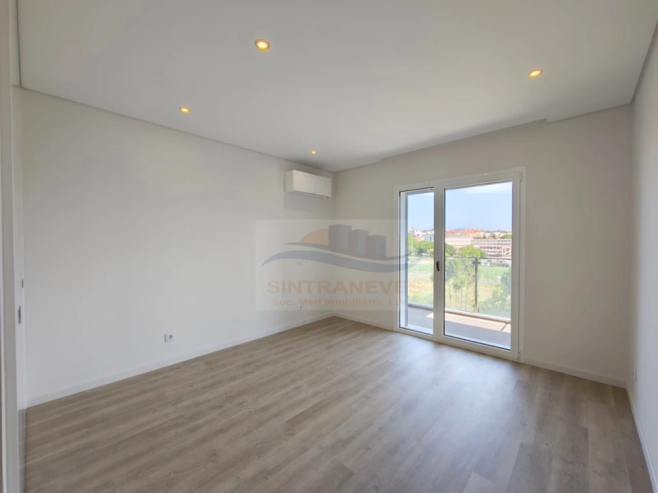 Apartamento T3 para Venda em Carcavelos e Parede Foto 14