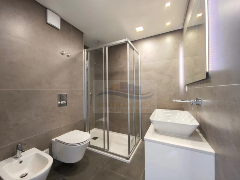 Apartamento T3 para Venda em Carcavelos e Parede Foto 16