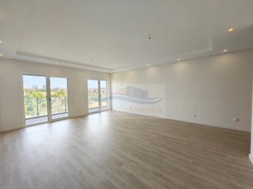 Apartamento T3 para Venda em Carcavelos e Parede