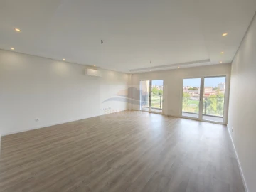 Apartamento T3 para Venda em Carcavelos e Parede
