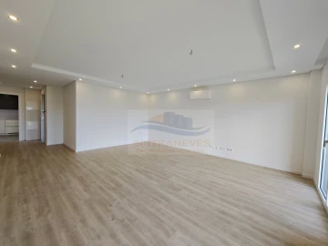 Apartamento T3 para Venda em Carcavelos e Parede