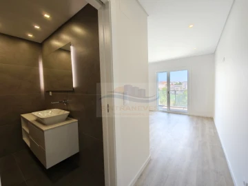Apartamento T3 para Venda em Carcavelos e Parede
