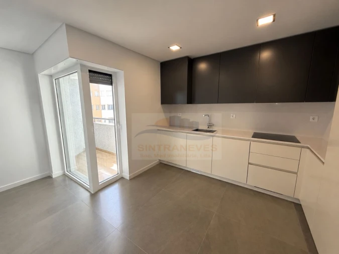 Apartamento T3 para Venda em Carcavelos e Parede Foto 2
