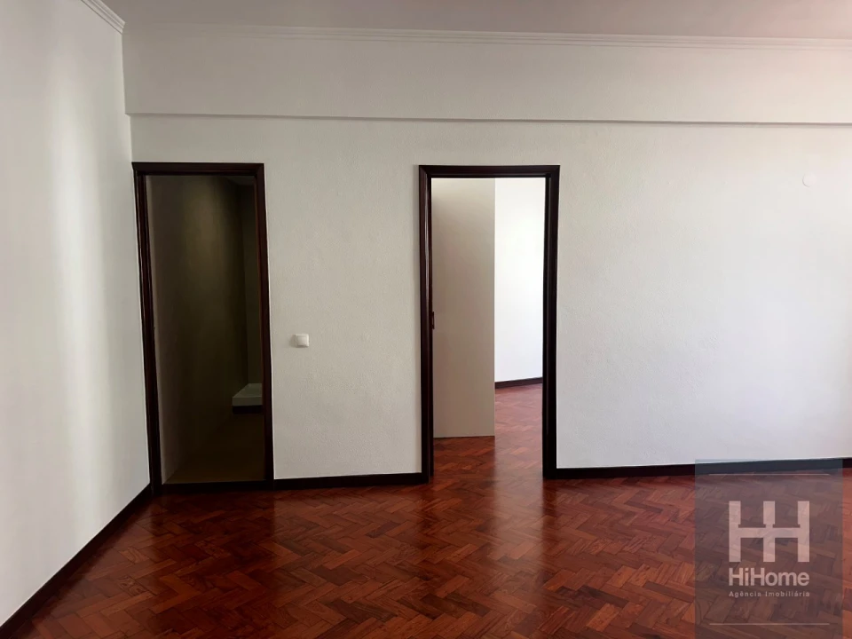 Apartamento T2 para Venda em Funchal (Se) Foto 4