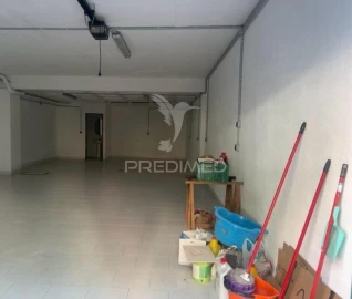 Armazém para Venda em Massamá e Monte Abraão