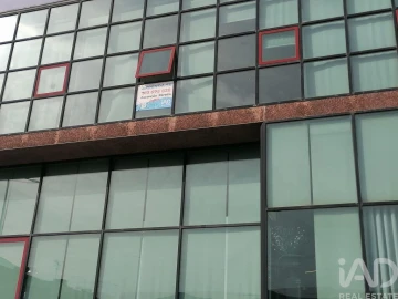 Loja para Arrendamento em Carvalhosa