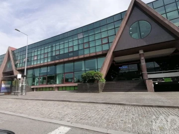 Loja para Arrendamento em Carvalhosa