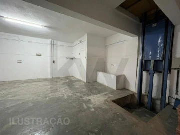 Armazém para Arrendamento em Póvoa de Santo Adrião e Olival Basto